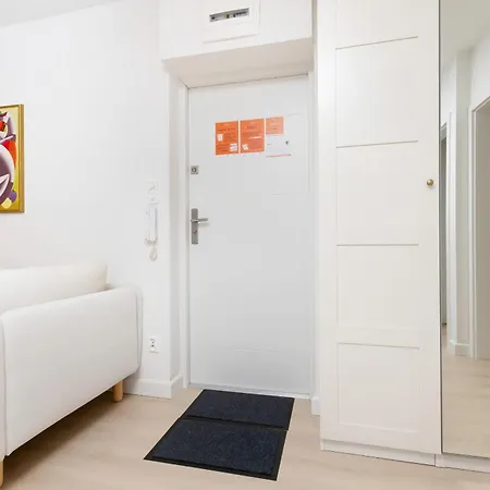 Sunny For 5 People By Renters Apartman Gdynia