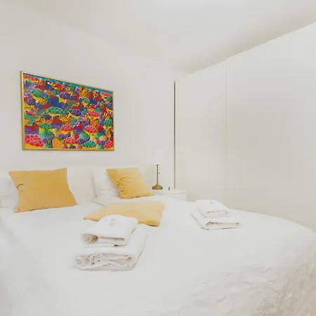 Апартаменти Sunny For 5 People By Renters