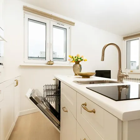 Sunny For 5 People By Renters